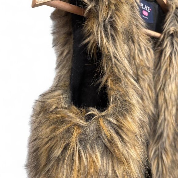 Faux Fur Cropped Vest – XL Kids / XS–S Adult | Y2K Statement - Picture 5 of 7